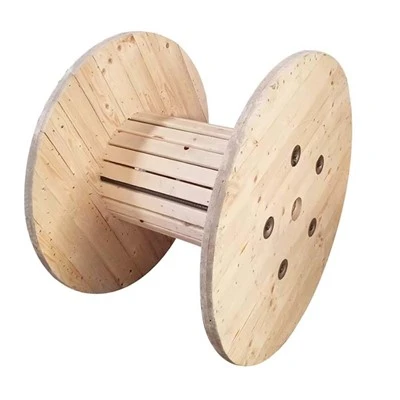 Dřevěný buben s prázdným kabelem